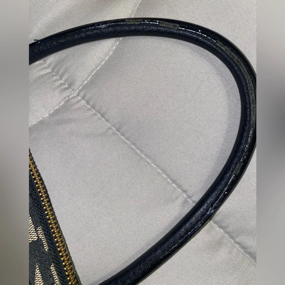 Authentic Michael Kors Satchel - Picture 16 of 16
